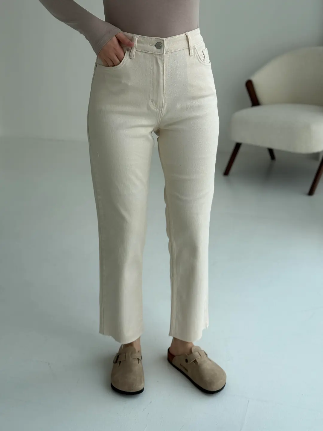 Bej Paçası Kesik Jean