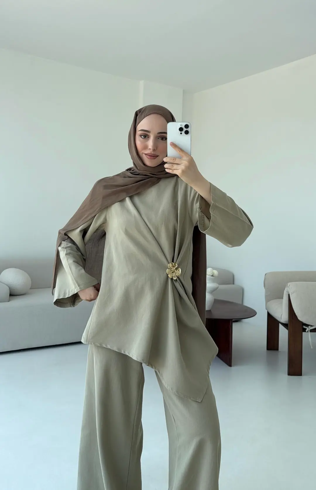 Broş Detay Bluz Takım Vizon - Görsel 3