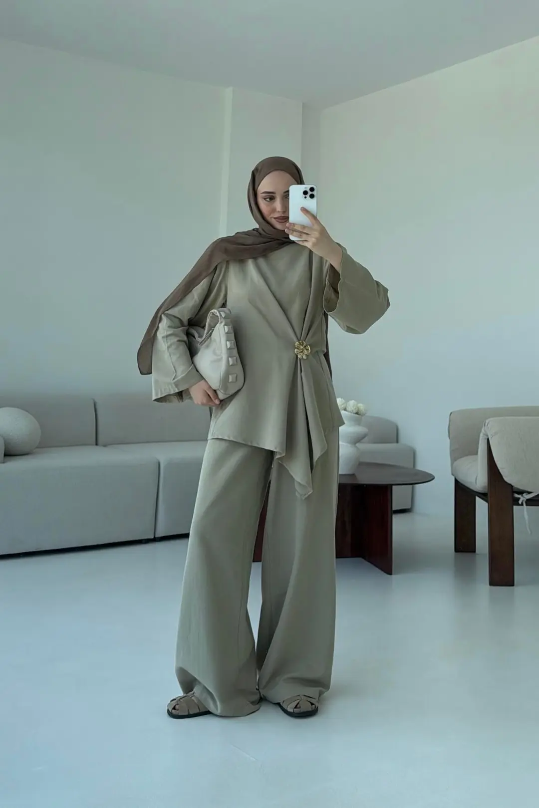 Broş Detay Bluz Takım Vizon - Görsel 4