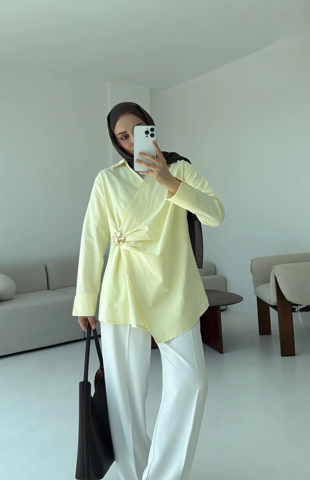 Broş Detaylı Tasarım Gömlek Sarı - Görsel 2