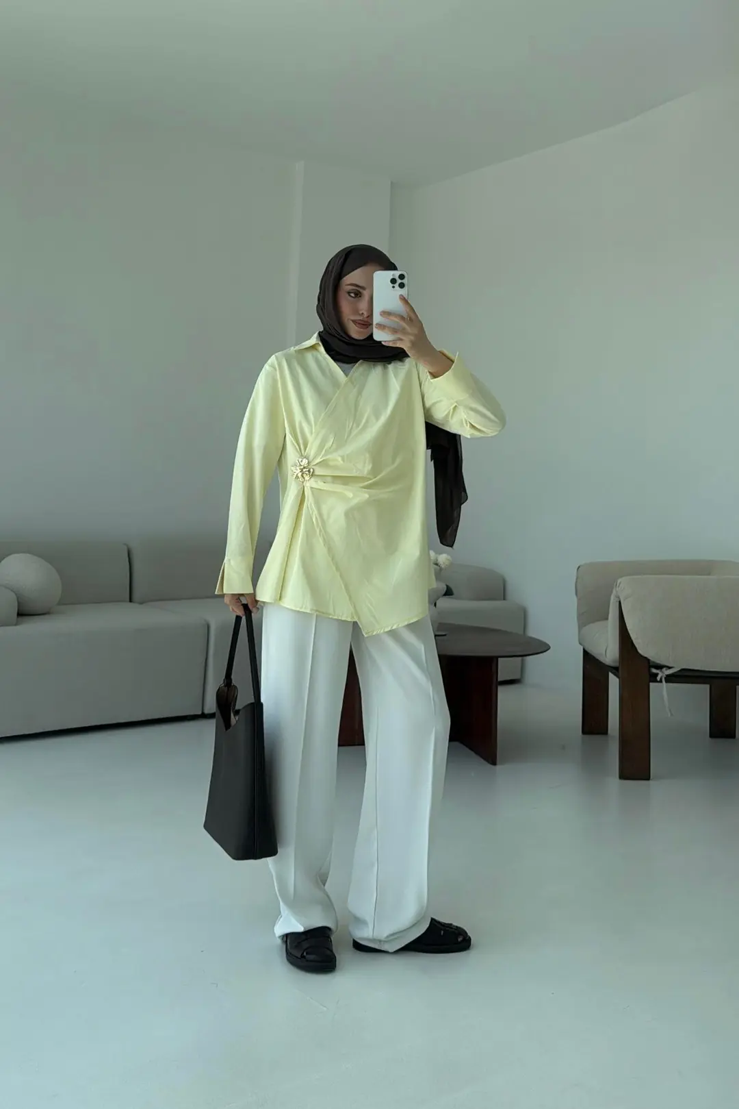 Broş Detaylı Tasarım Gömlek Sarı - Görsel 3