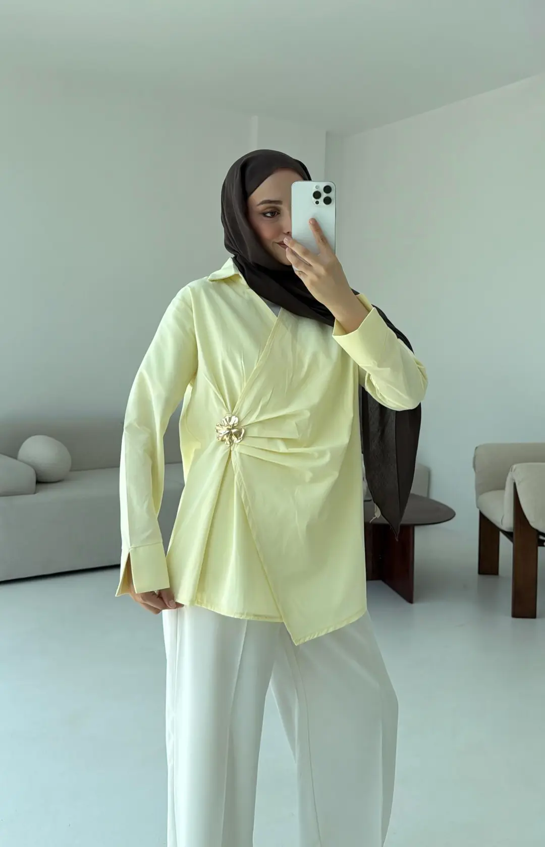 Broş Detaylı Tasarım Gömlek Sarı - Görsel 6