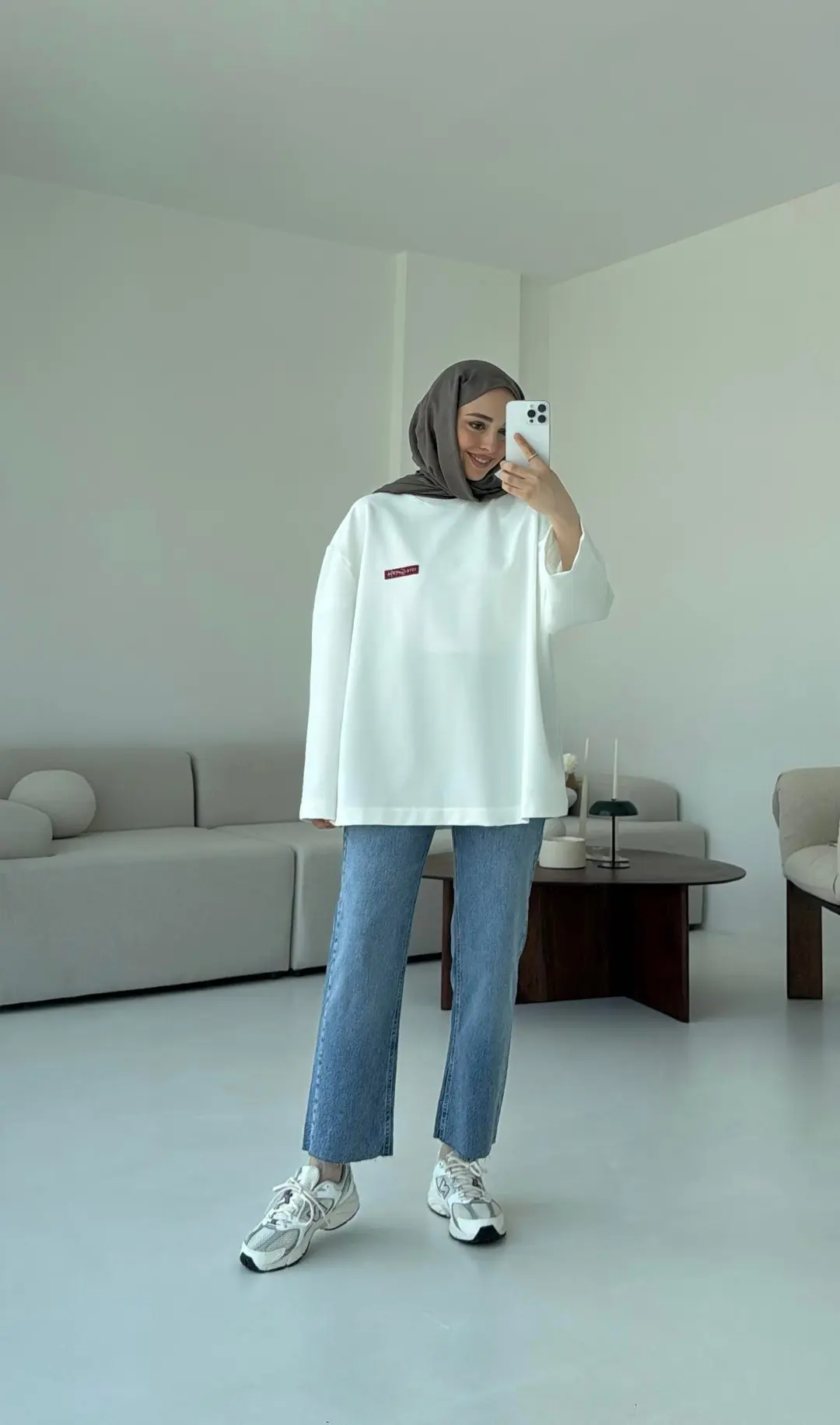 Etiket Baskılı  Sweatshirt Beyaz - Görsel 4