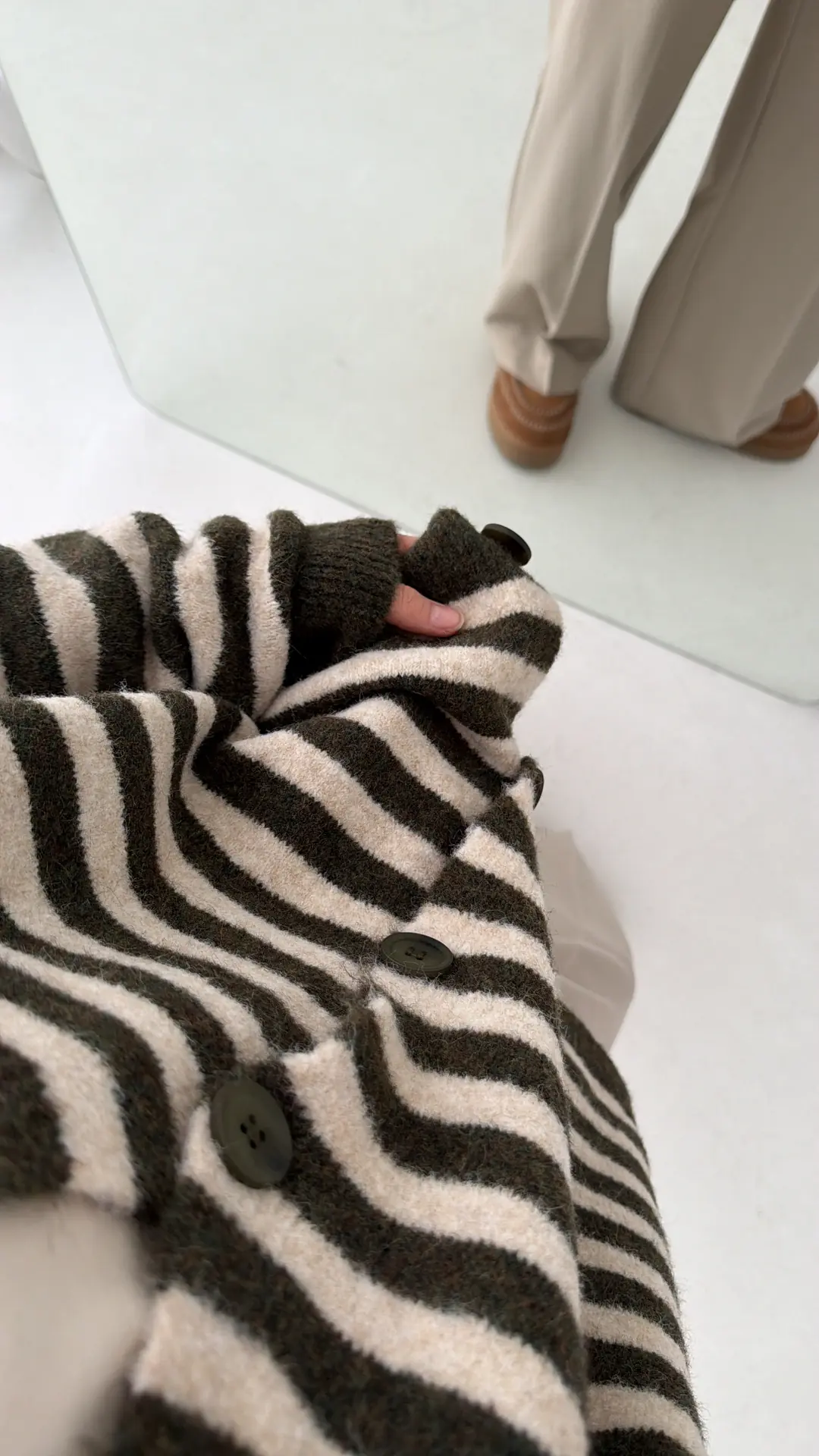 Haki/bej Çizgili Triko Hırka - Görsel 5