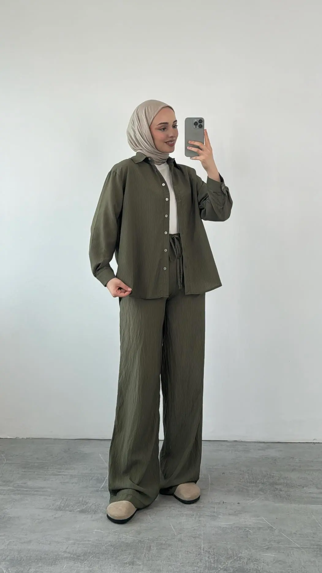 Haki İnce Lacivert Çizgili Takım - Görsel 2