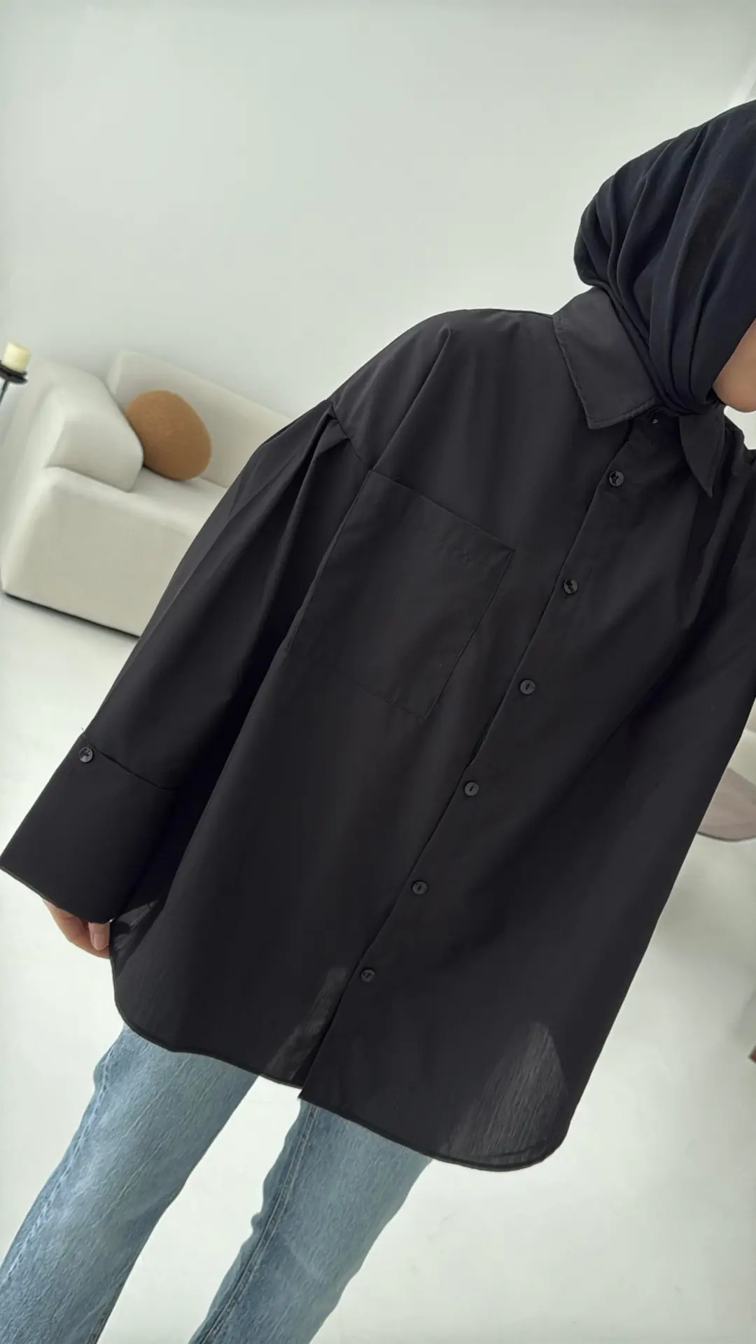Kalın Manşetli Oversize Siyah Gömlek