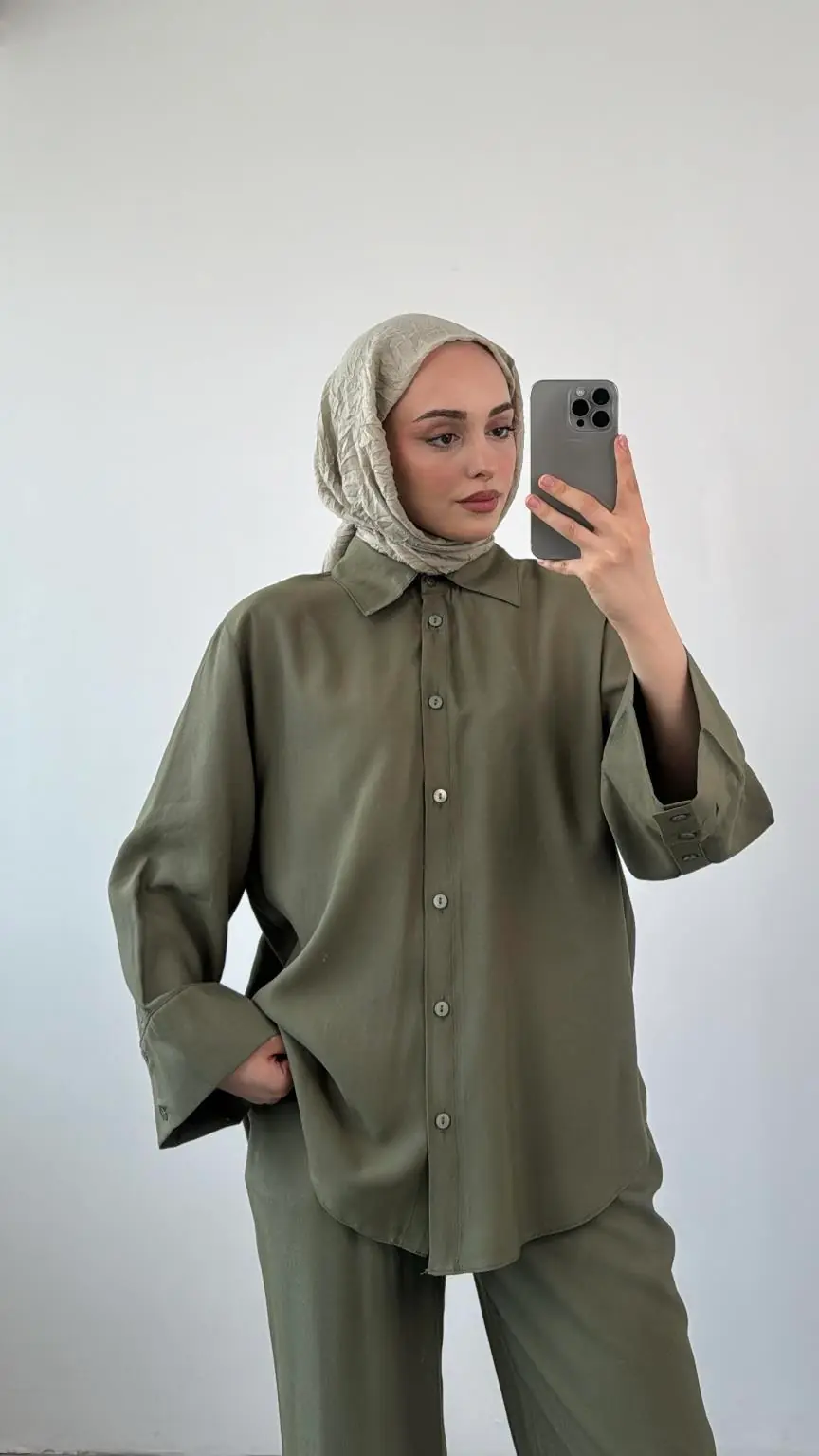 Kol Manşetli Gömlekli Takım - Görsel 3