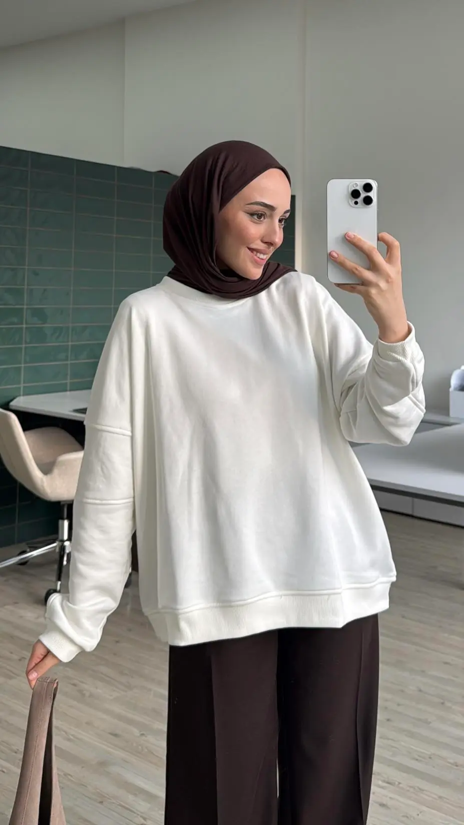 Kolları Dikiş Detaylı Oversize Sweatshirt Beyaz - Görsel 2
