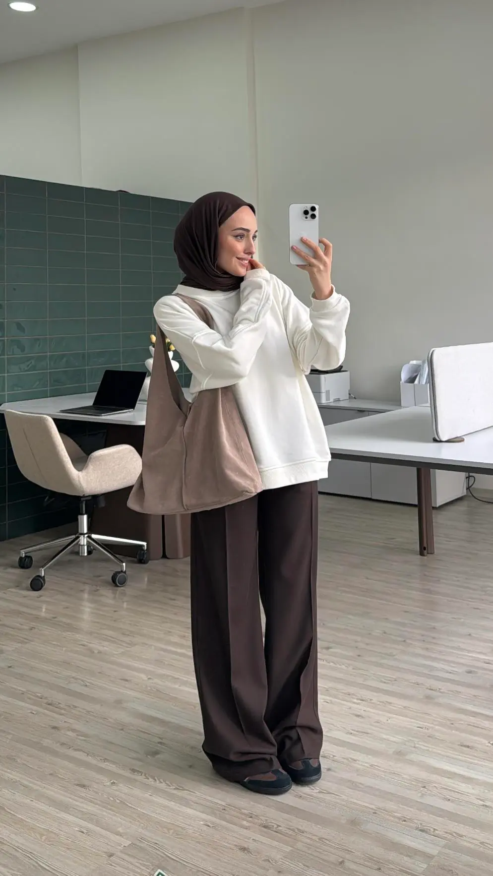 Kolları Dikiş Detaylı Oversize Sweatshirt Beyaz - Görsel 4