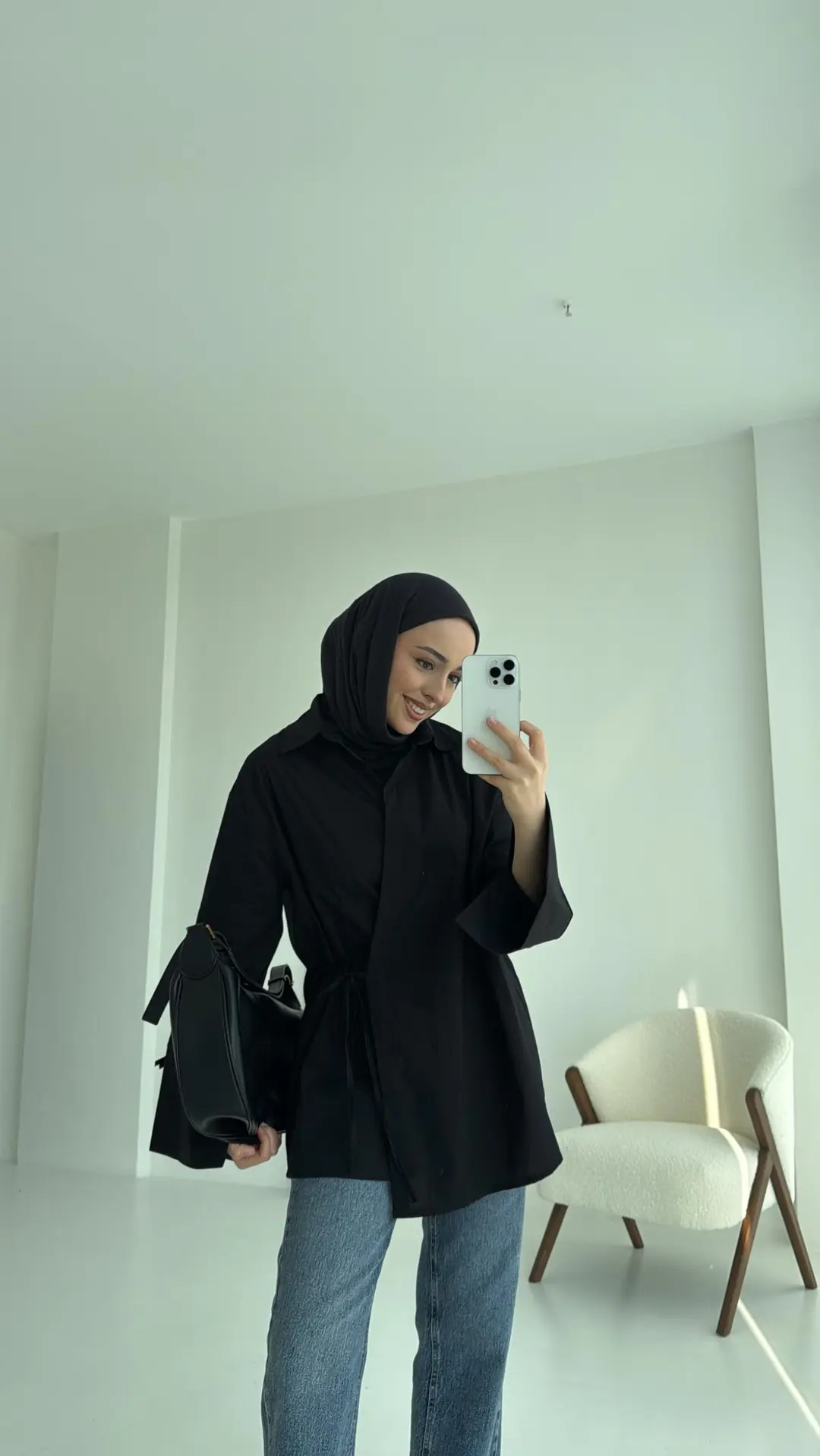 Kolları Yırtmaç Detay Yandan Bağlamalı Gömlek Siyah - Görsel 2