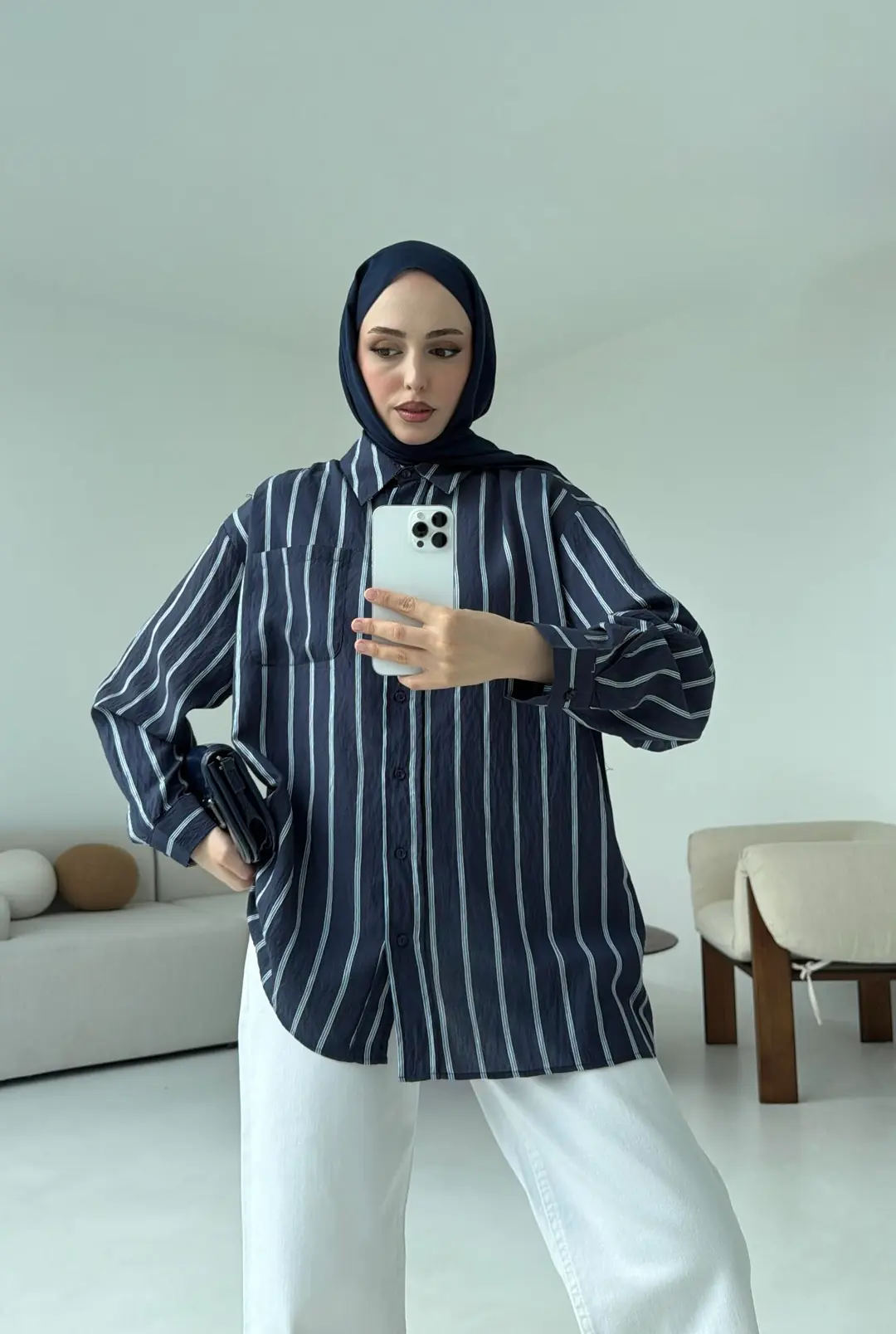Mavi Çizgili Arkası Pile Detay Gömlek - Görsel 3