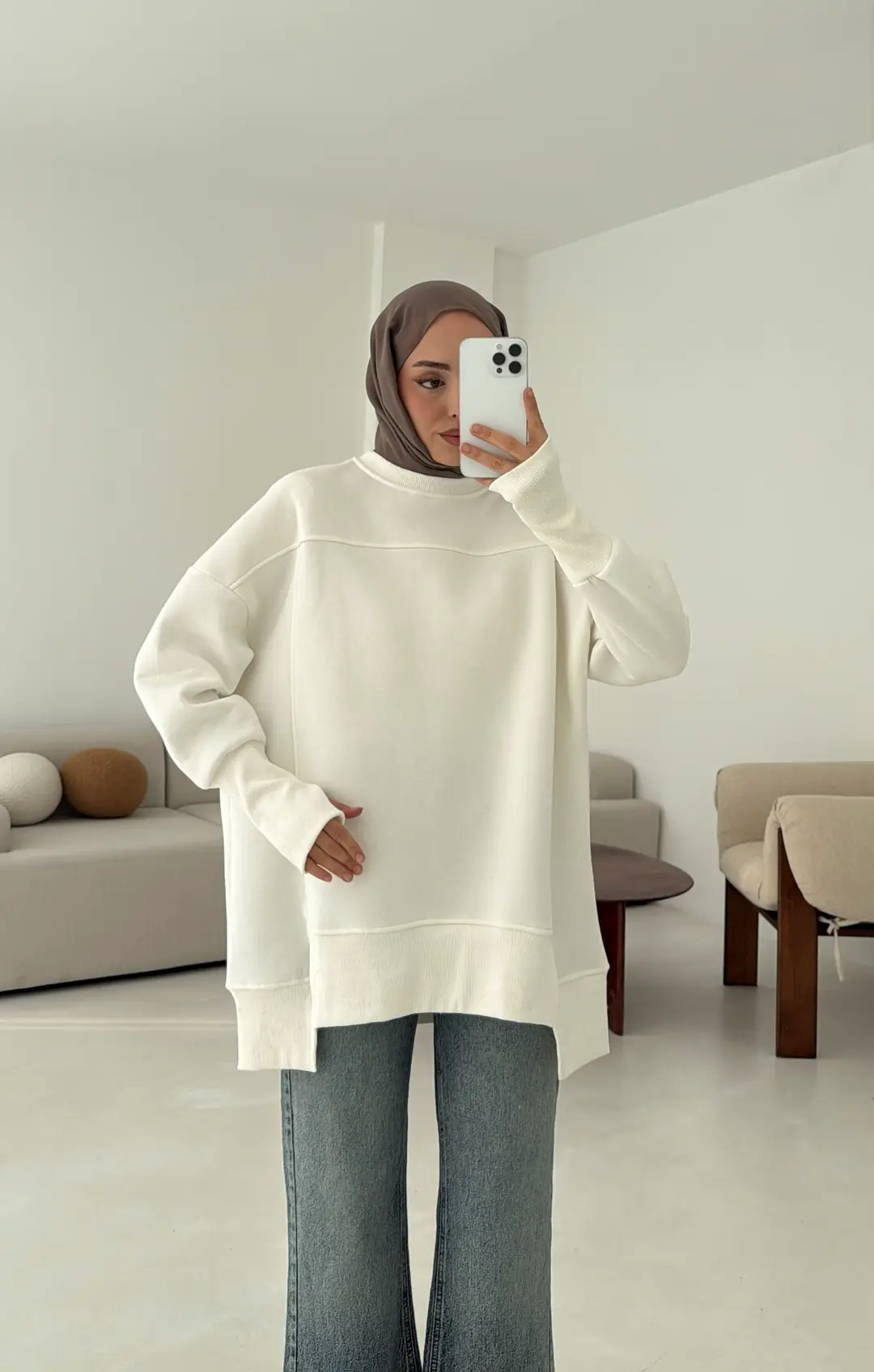 Parmak Geçmeli Asimetri Kesim Sweat Beyaz - Görsel 4