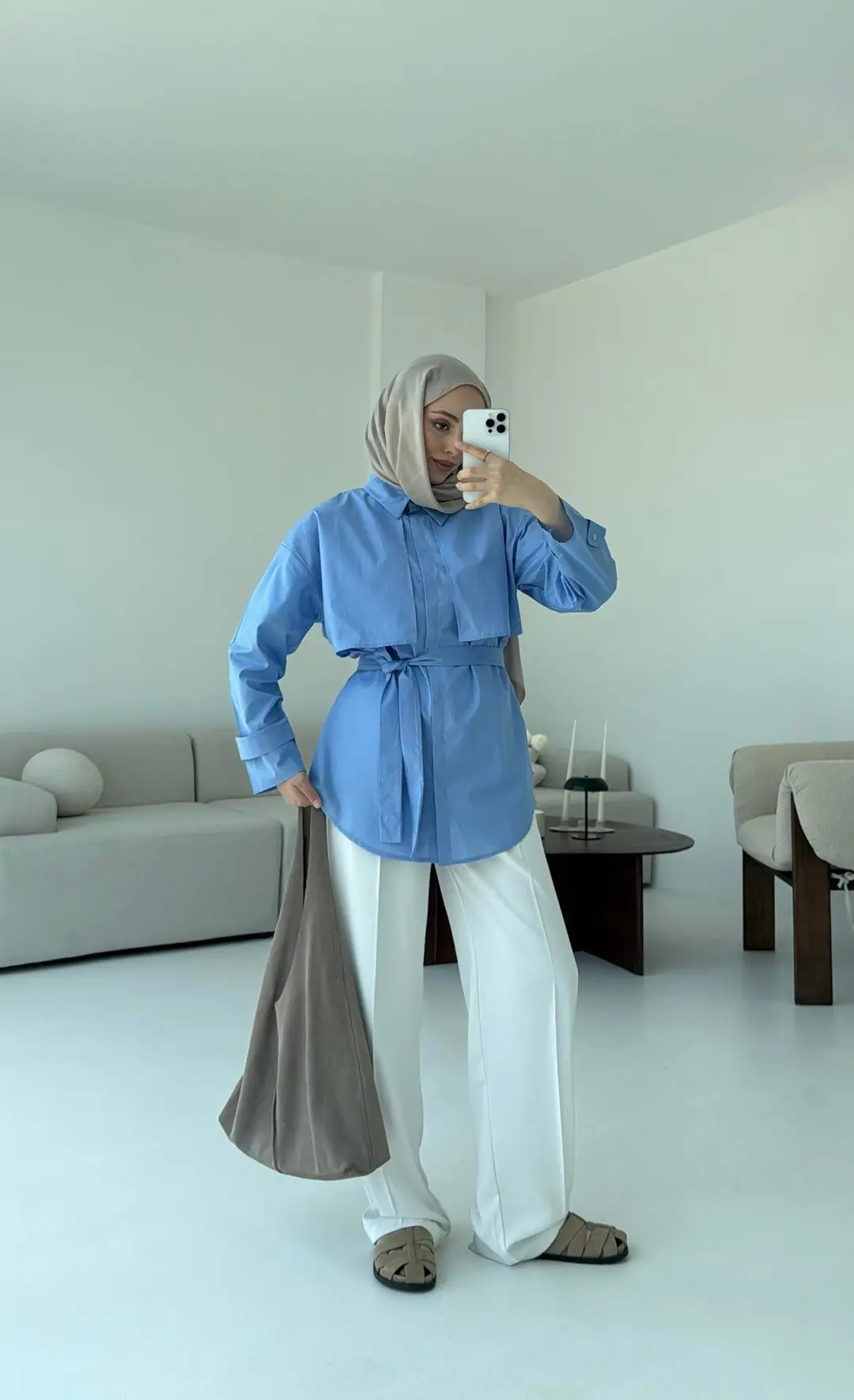 Pelerinli Mavi Gömlek