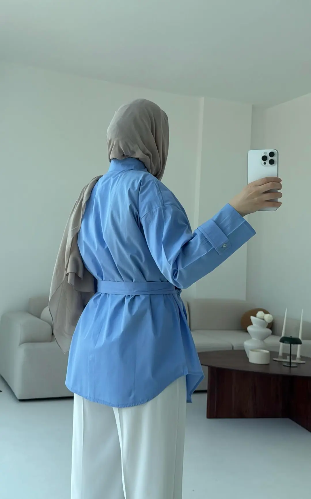 Pelerinli Mavi Gömlek - Görsel 2