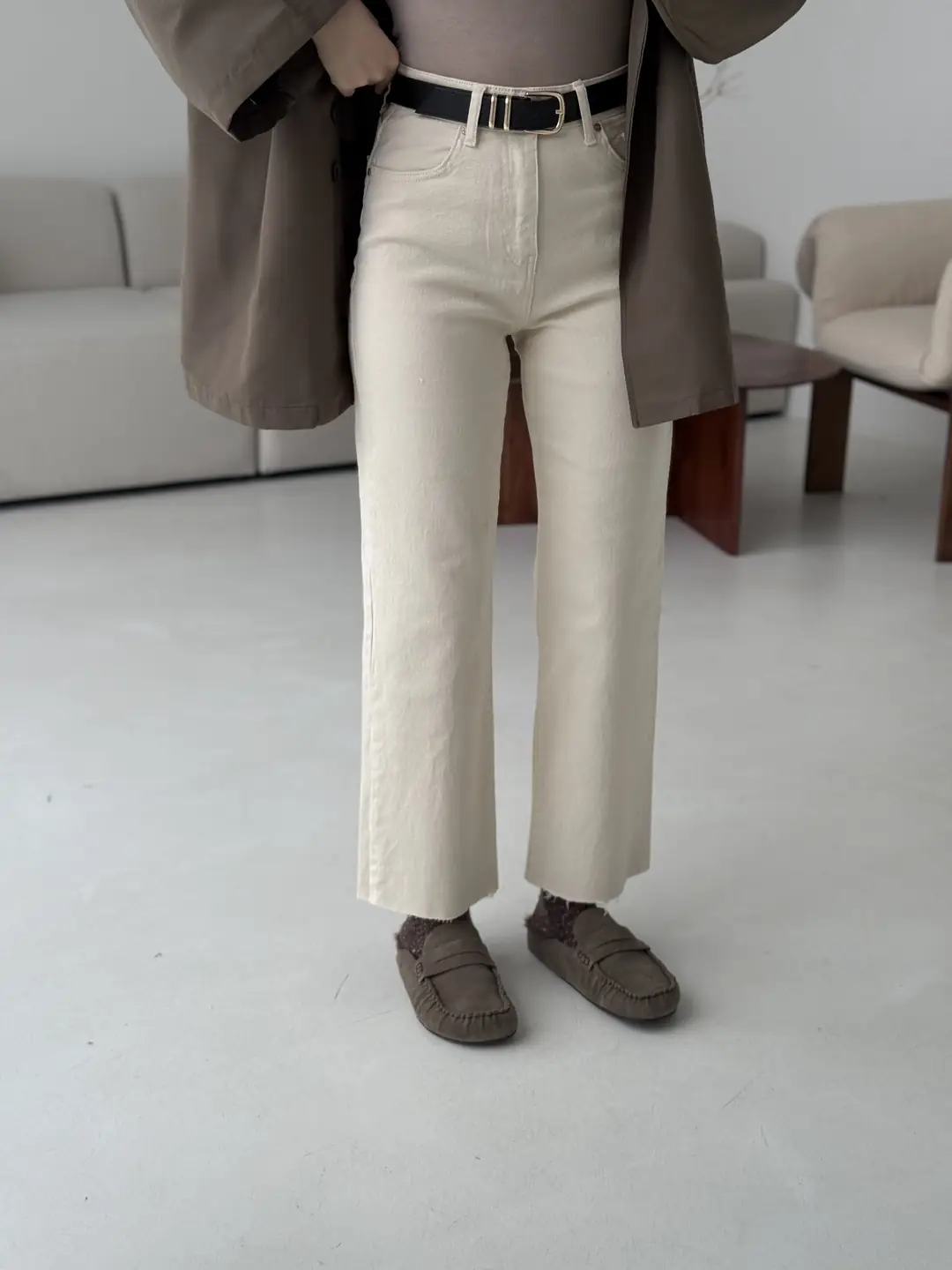 Premium Paçası Kesik Kemerli Bej Jean - Görsel 2