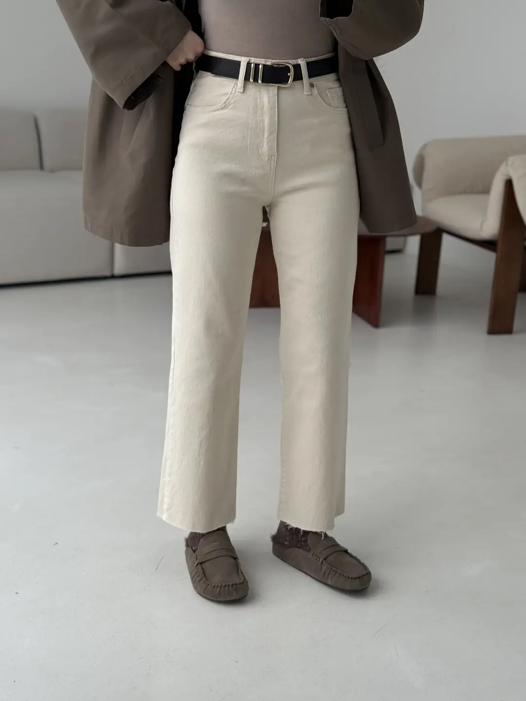 Premium Paçası Kesik Kemerli Bej Jean - Görsel 3