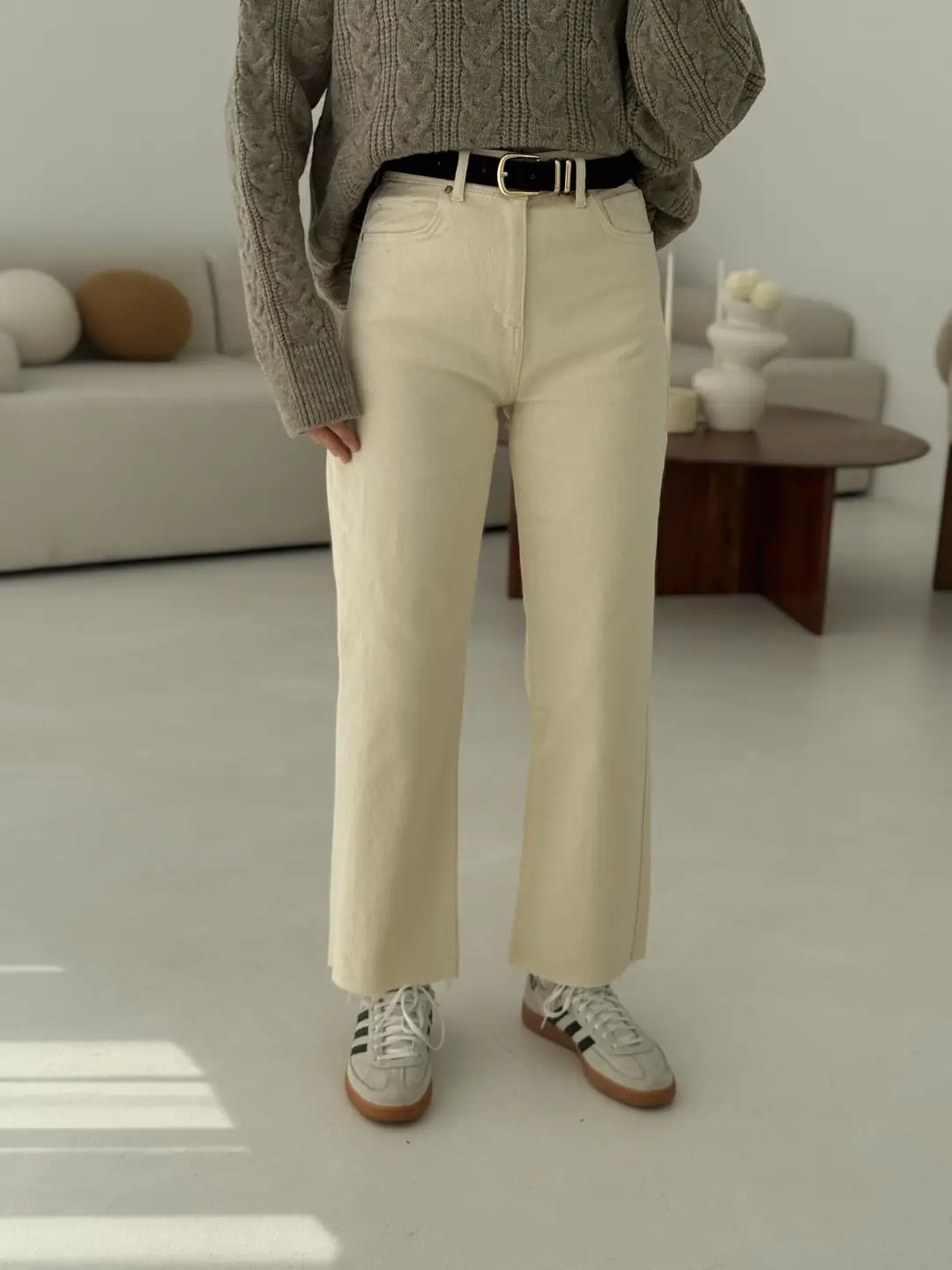 Premium Paçası Kesik Kemerli Bej Jean