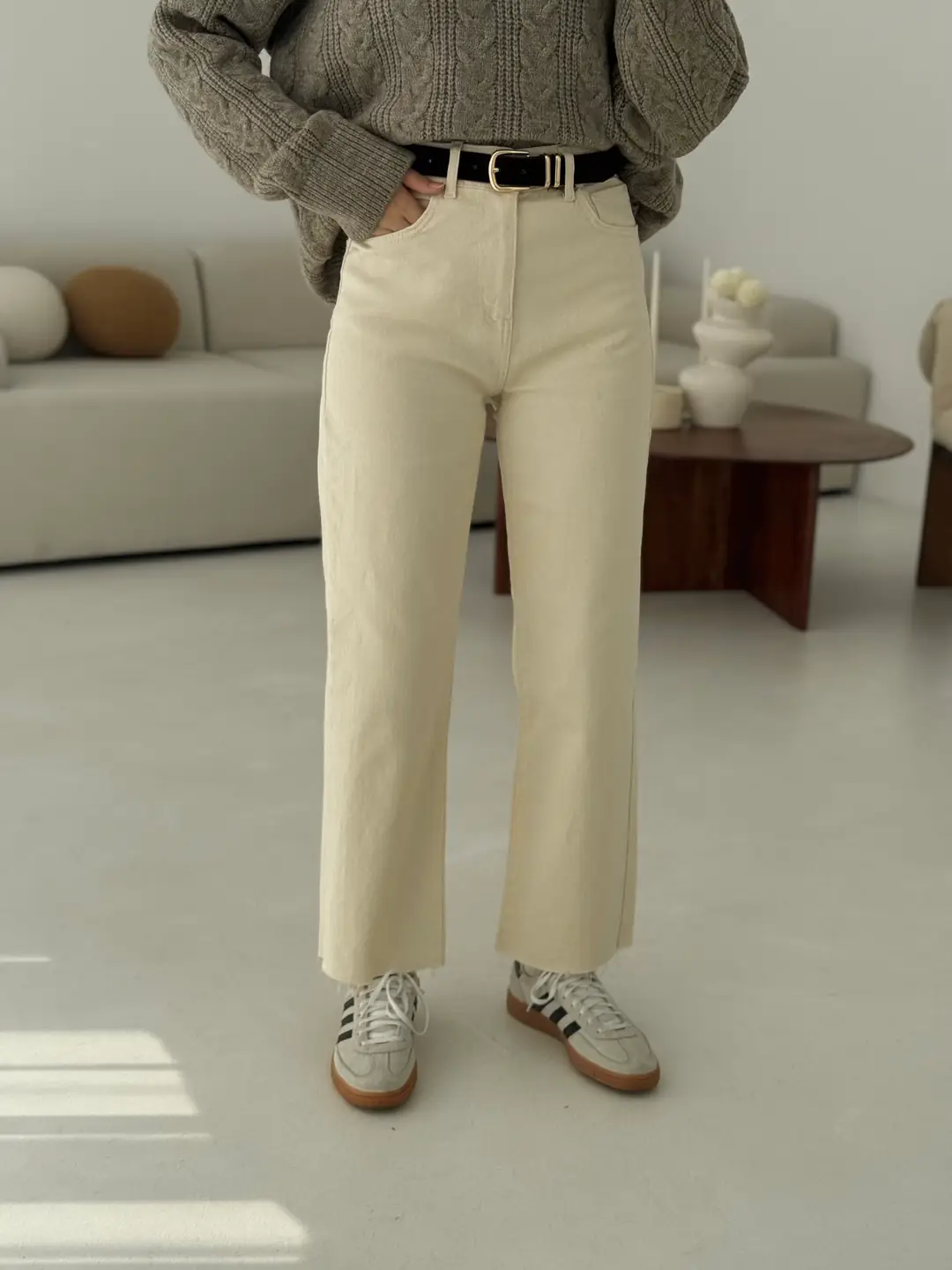 Premium Paçası Kesik Kemerli Bej Jean - Görsel 2