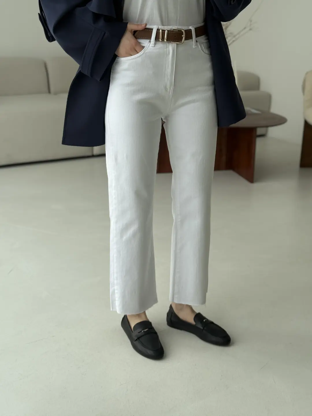 Premium Paçası Kesik Kemerli Beyaz Jean - Görsel 3