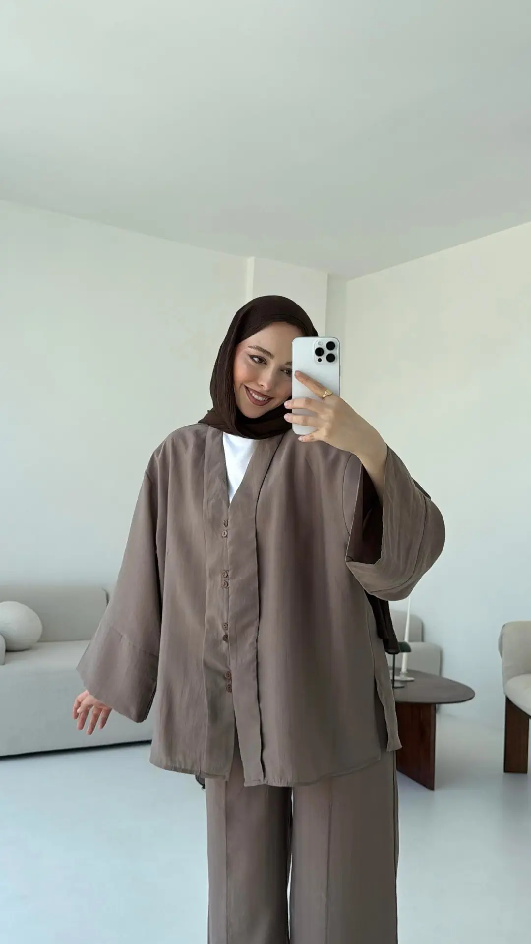 Şal Yaka Düğmeli Takım Vizon - Görsel 5