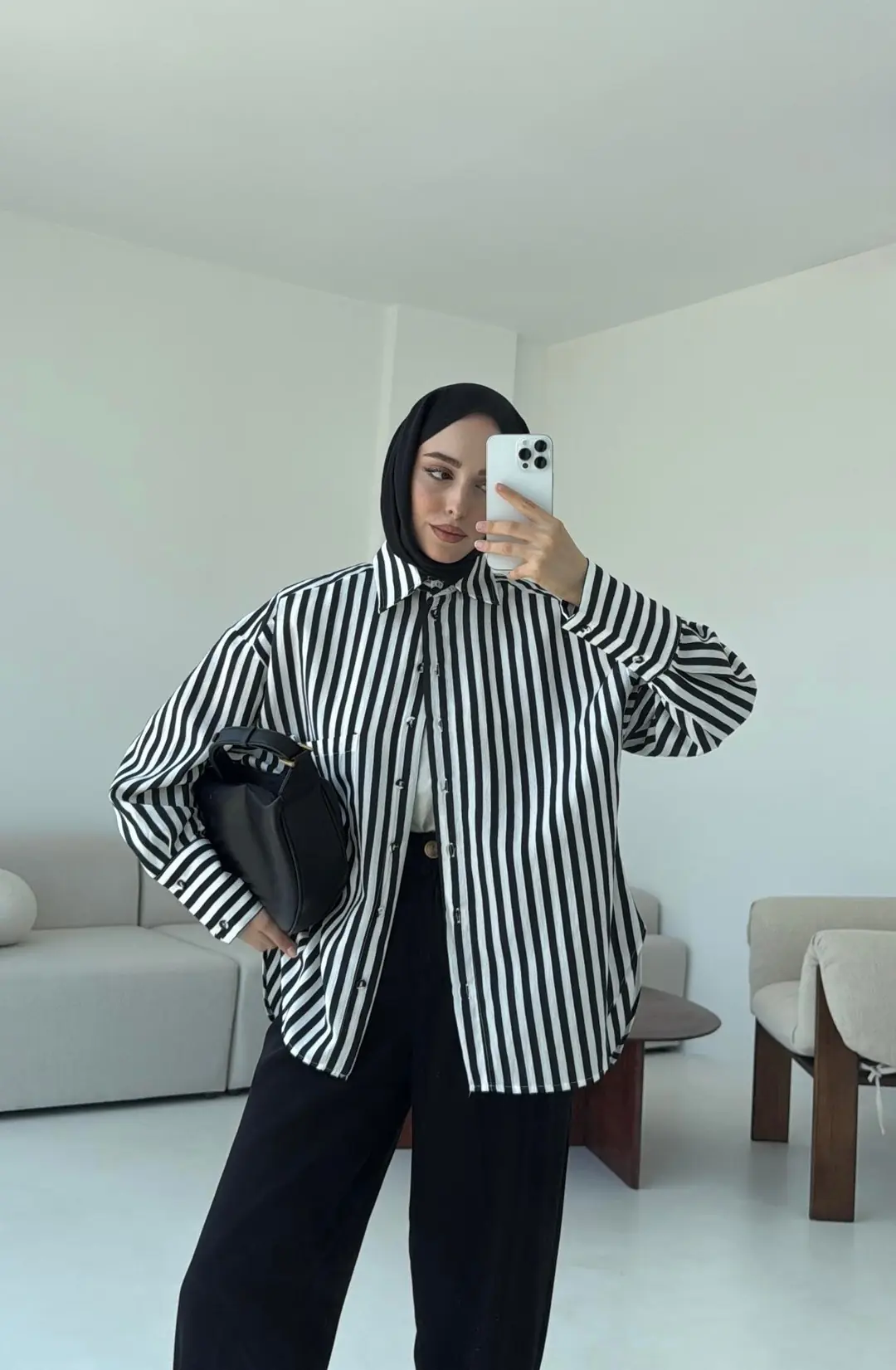 Siyah Beyaz Çizgili Gömlek - Görsel 2