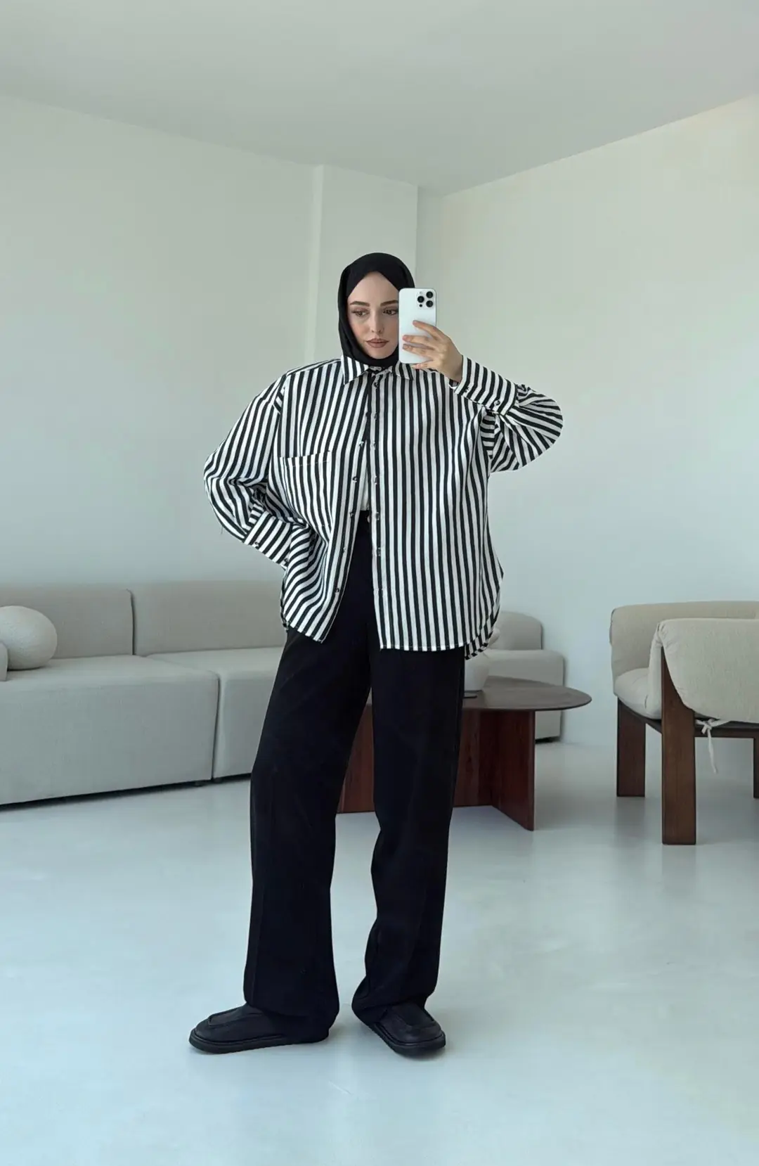 Siyah Beyaz Çizgili Gömlek - Görsel 3