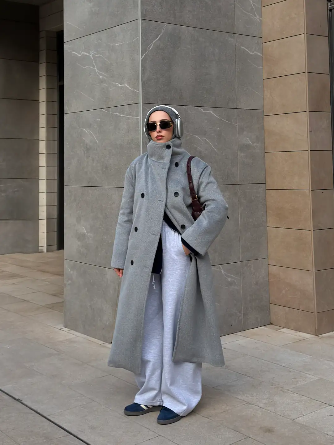 Siyah Düğmeli Yakalı Kaban Gri