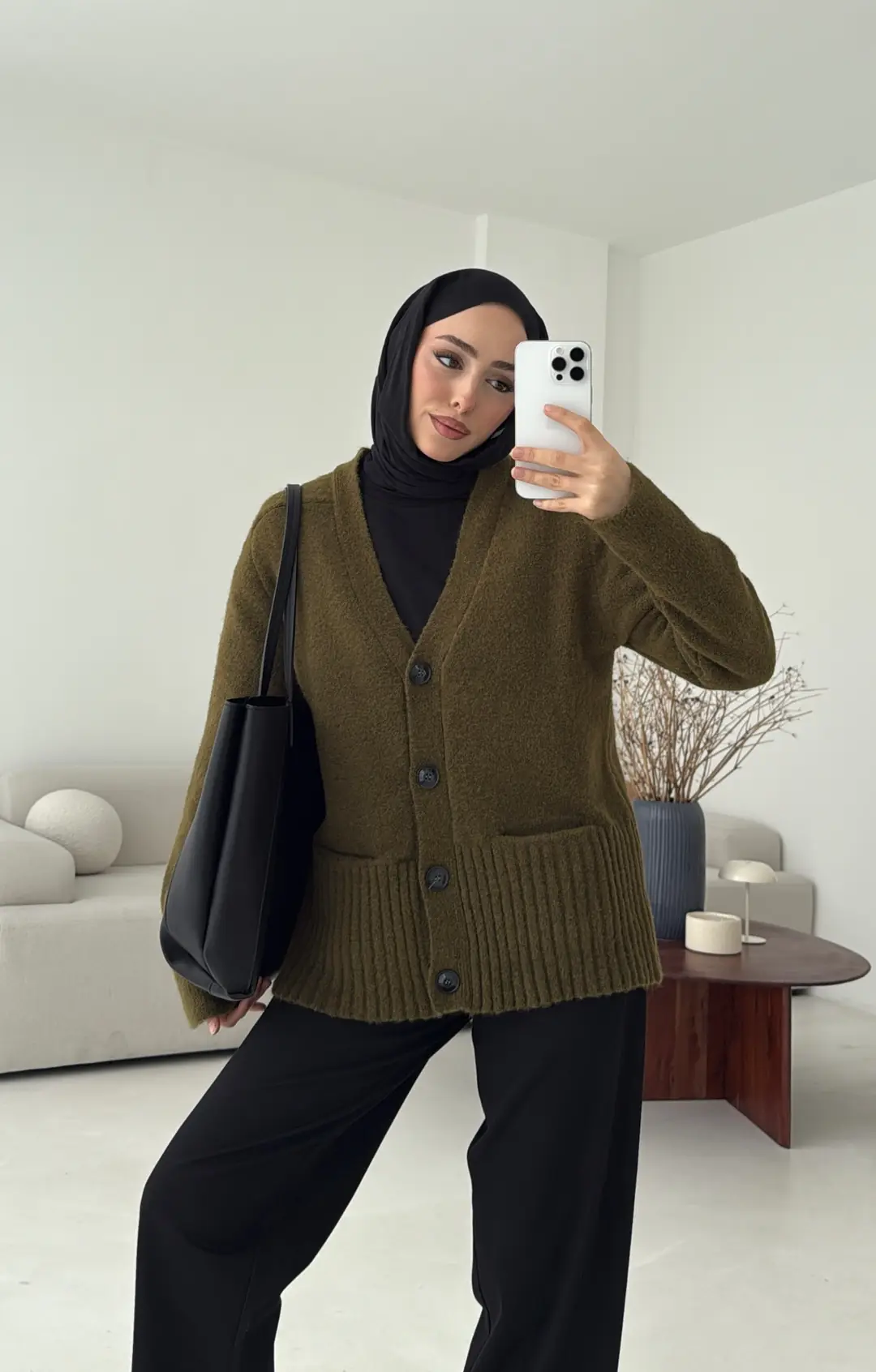 Siyah Düğmeli Zeytin Yeşili Hırka - Görsel 3