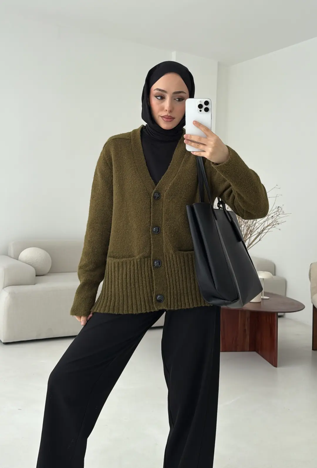 Siyah Düğmeli Zeytin Yeşili Hırka - Görsel 4
