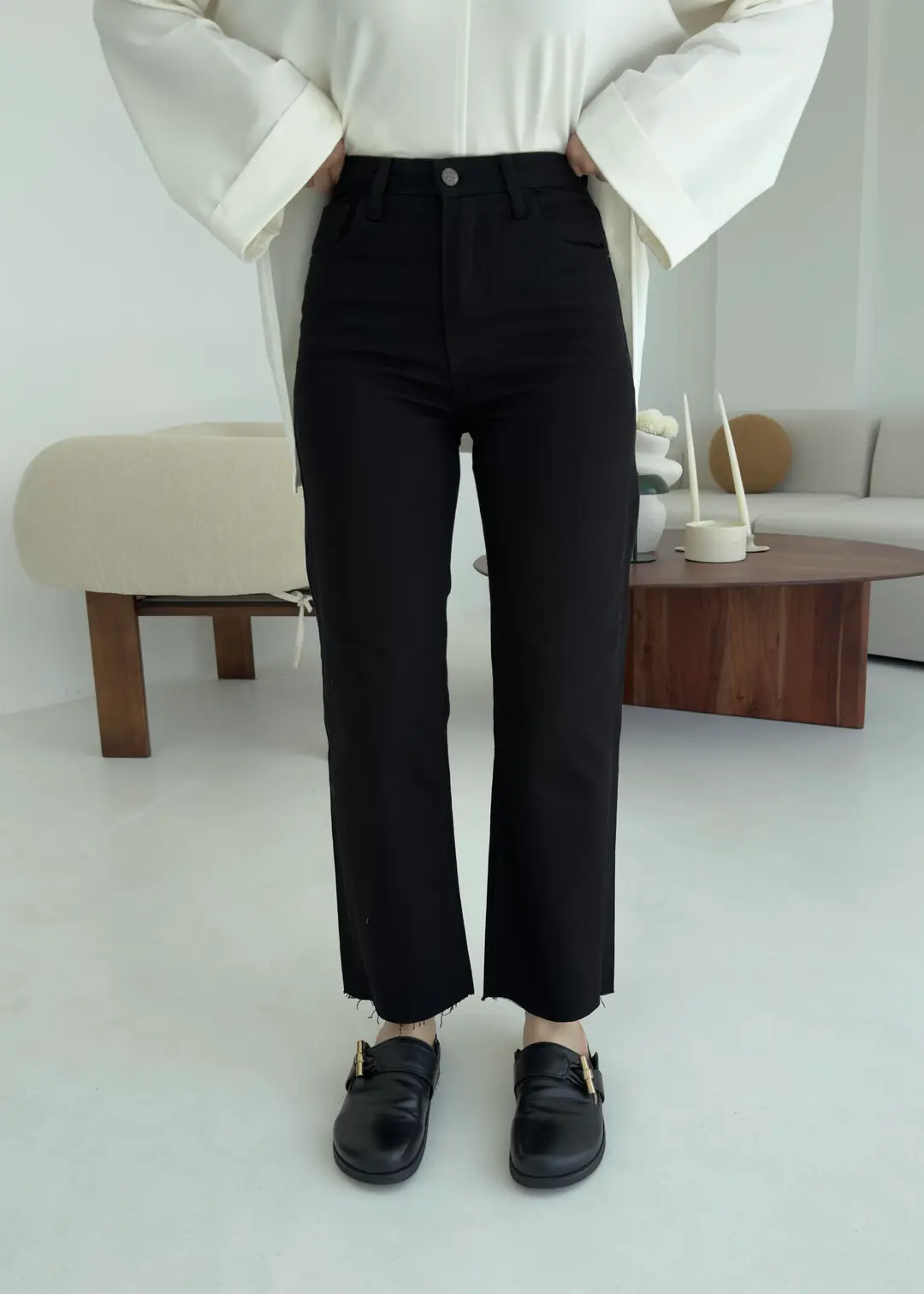 Siyah Premium Paçası Kesik Jean