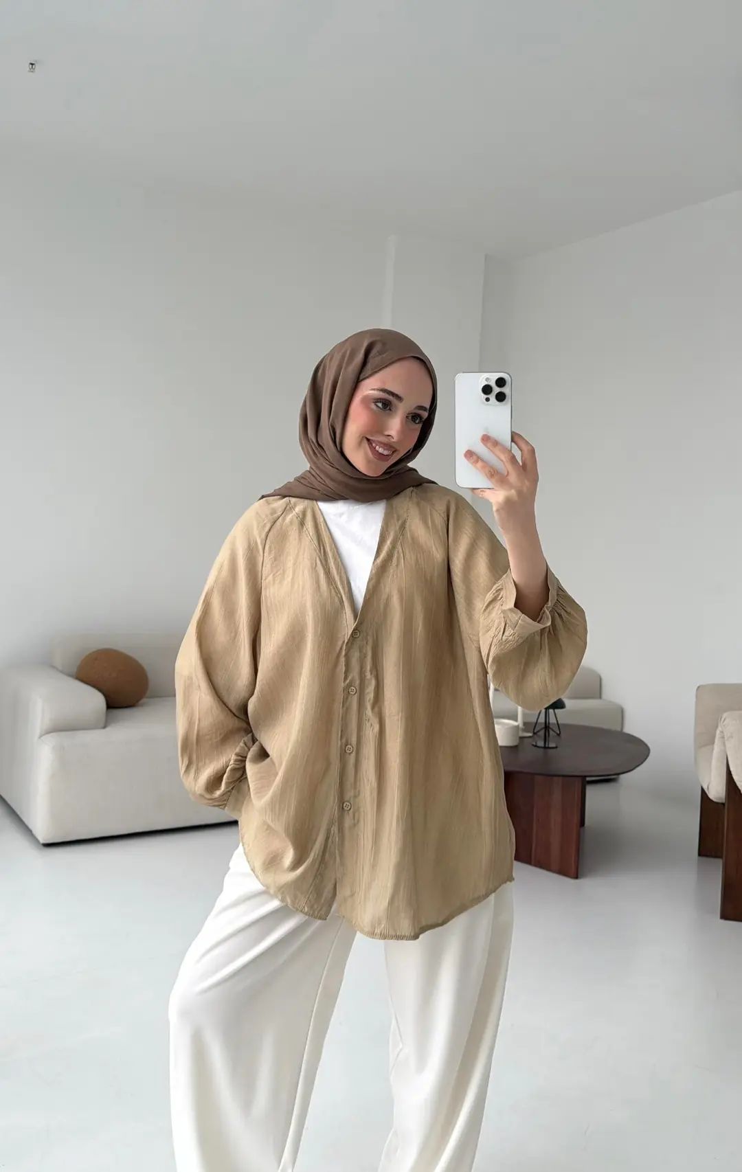 V Yaka Dökümlü Gömlek Bej