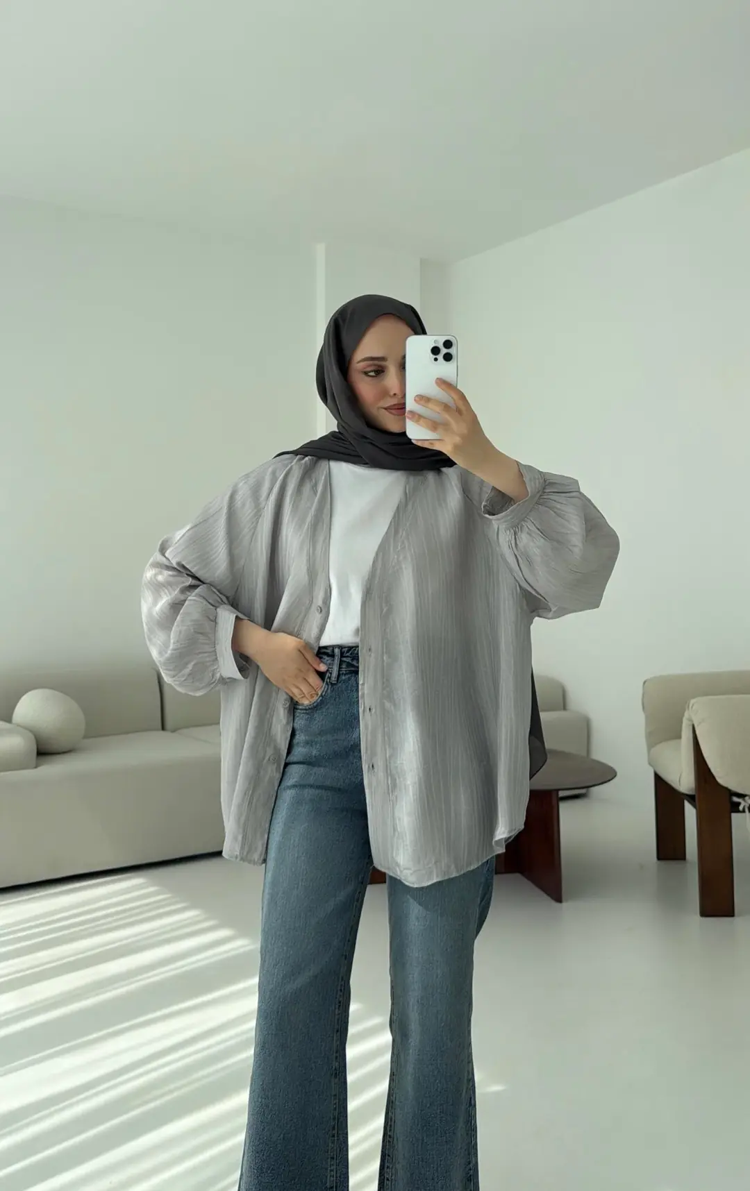 V Yaka Dökümlü Gömlek Gri - Görsel 3