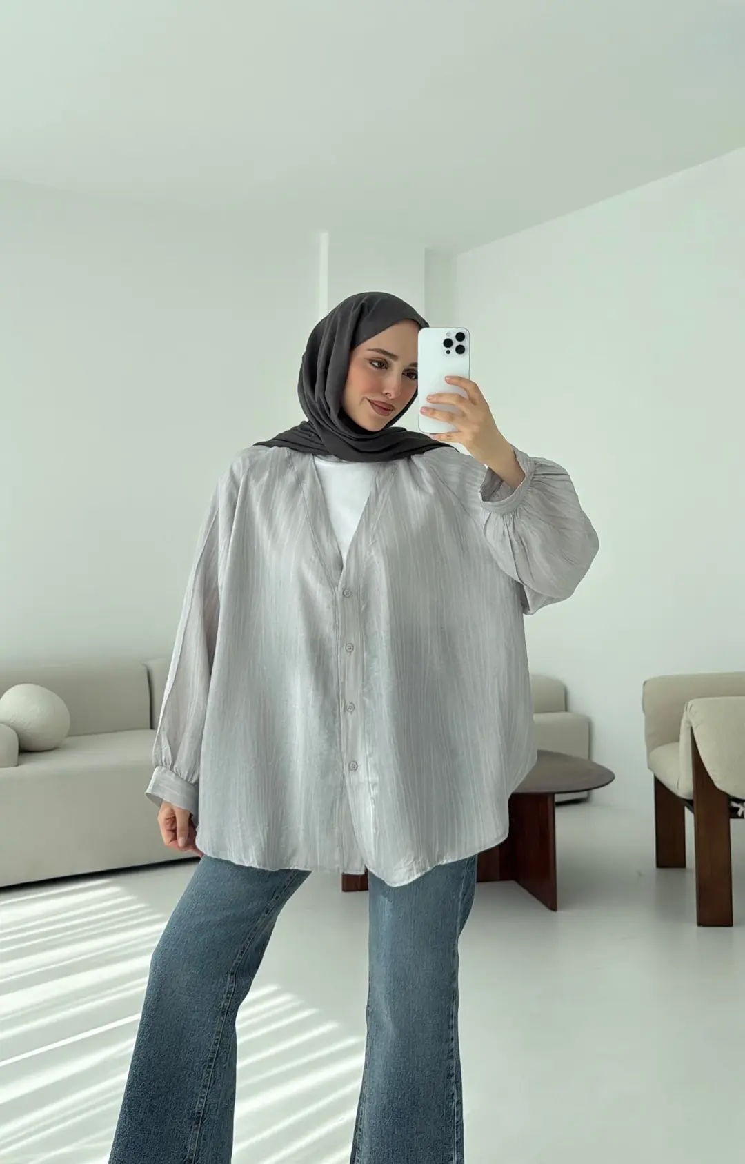 V Yaka Dökümlü Gömlek Gri - Görsel 8