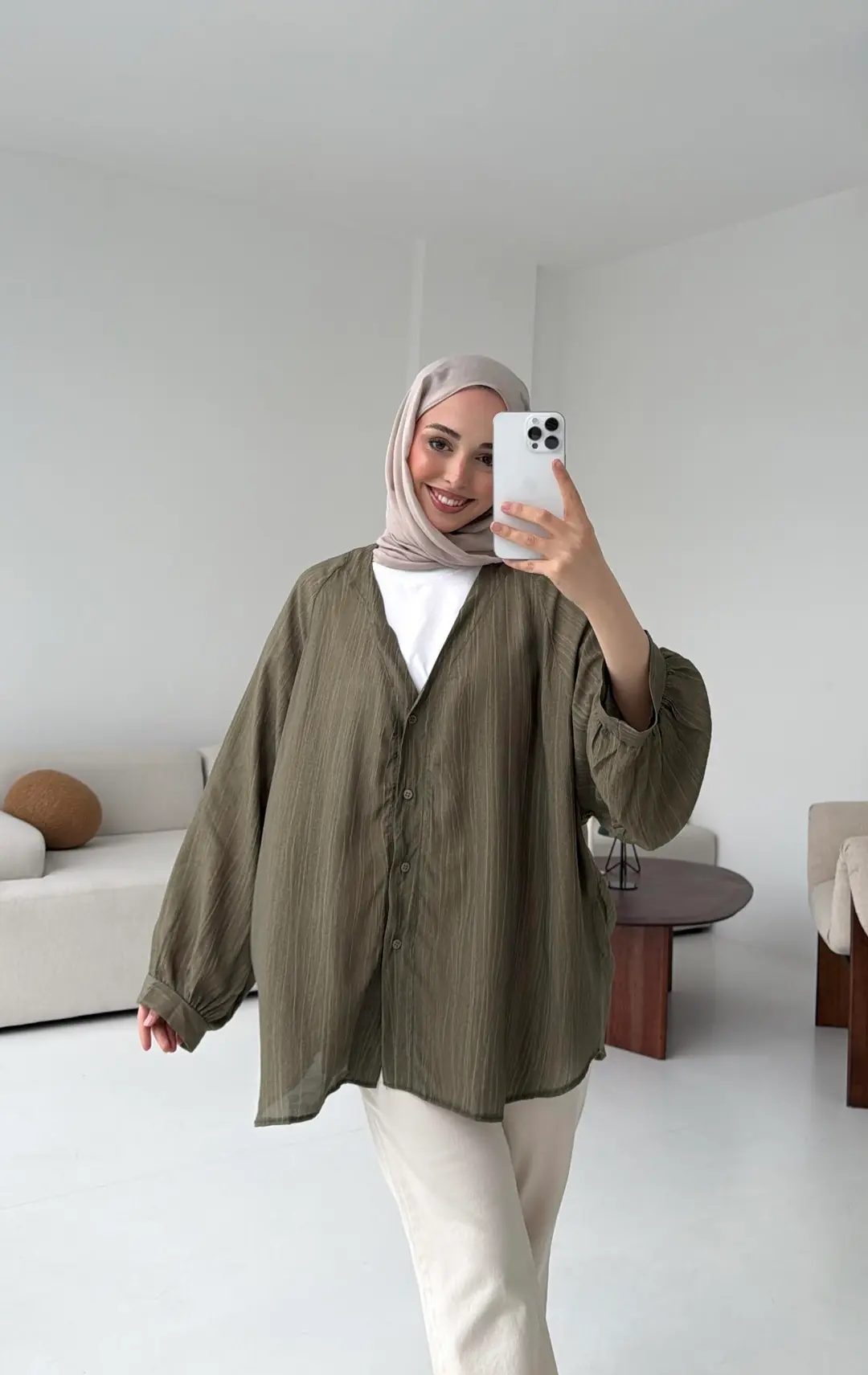 V Yaka Dökümlü Gömlek Haki