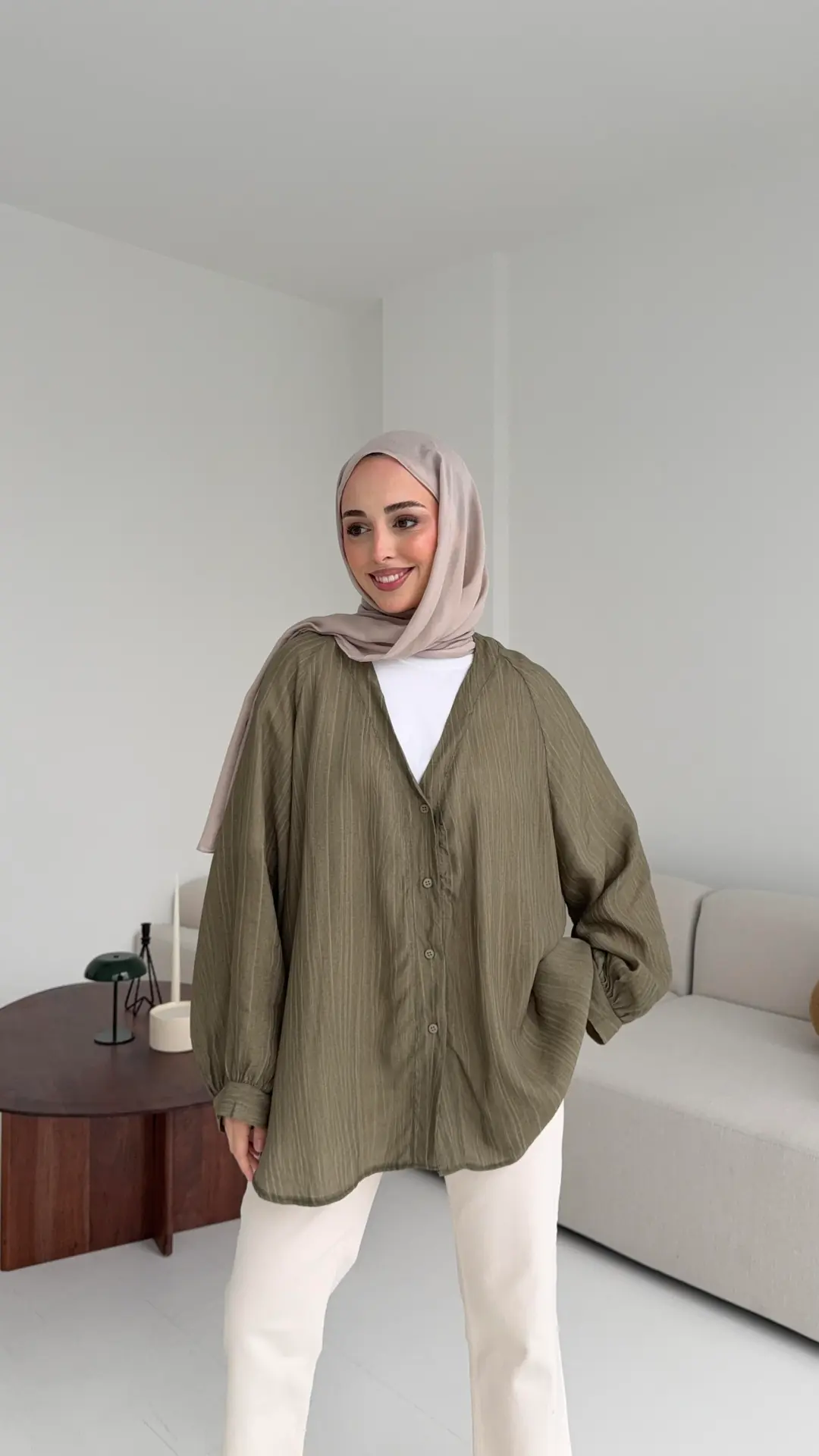 V Yaka Dökümlü Gömlek Haki - Görsel 7