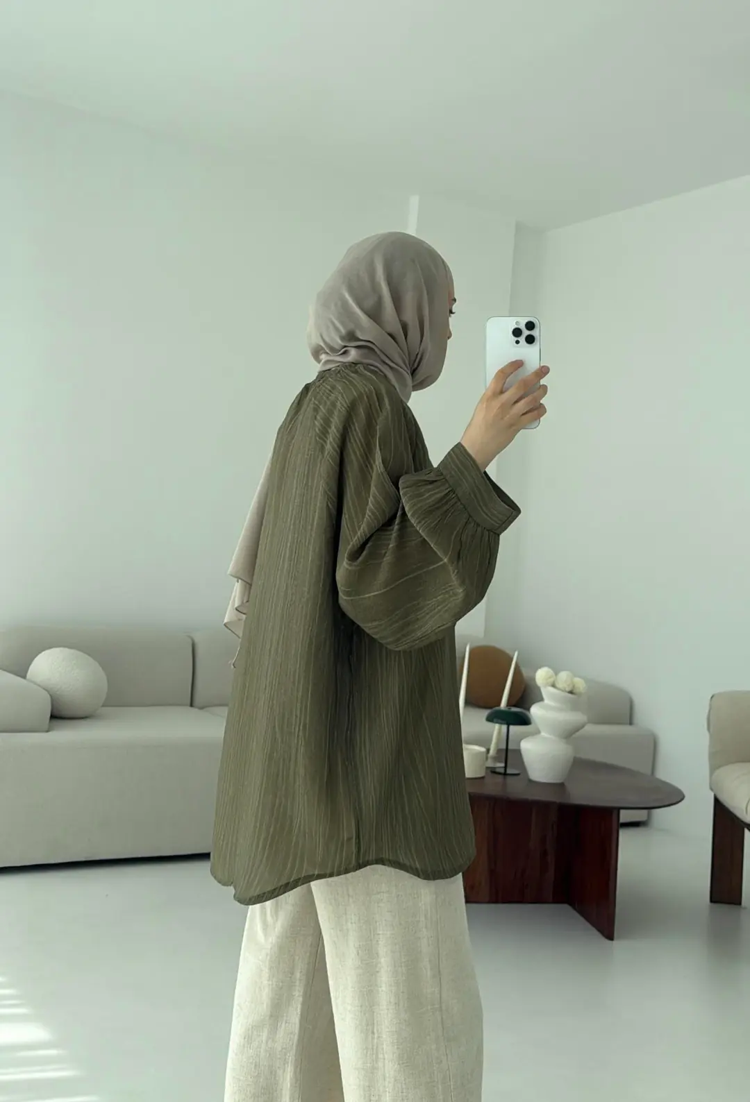 V Yaka Dökümlü Gömlek Yeşil - Görsel 5