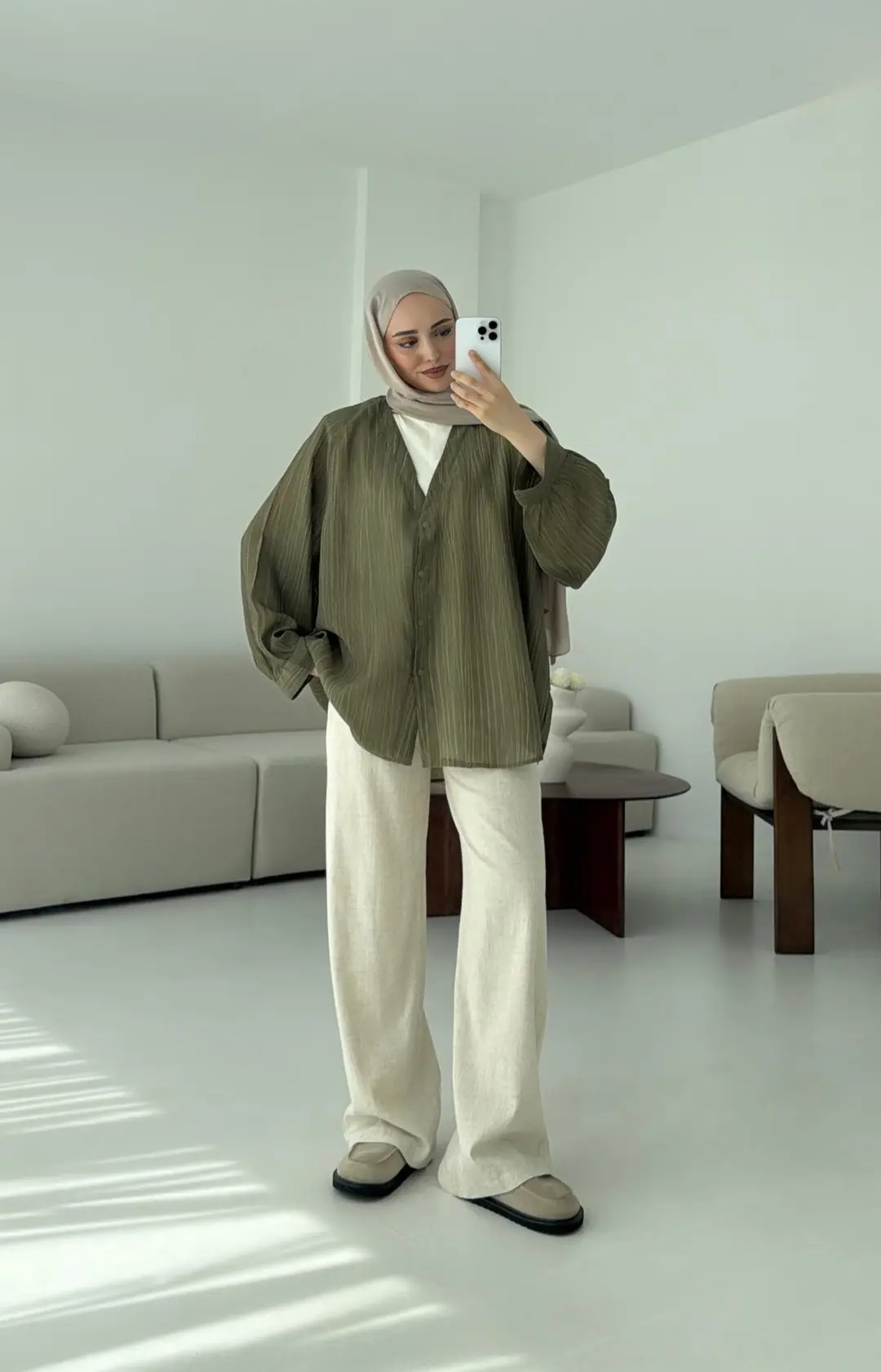 V Yaka Dökümlü Gömlek Yeşil - Görsel 6