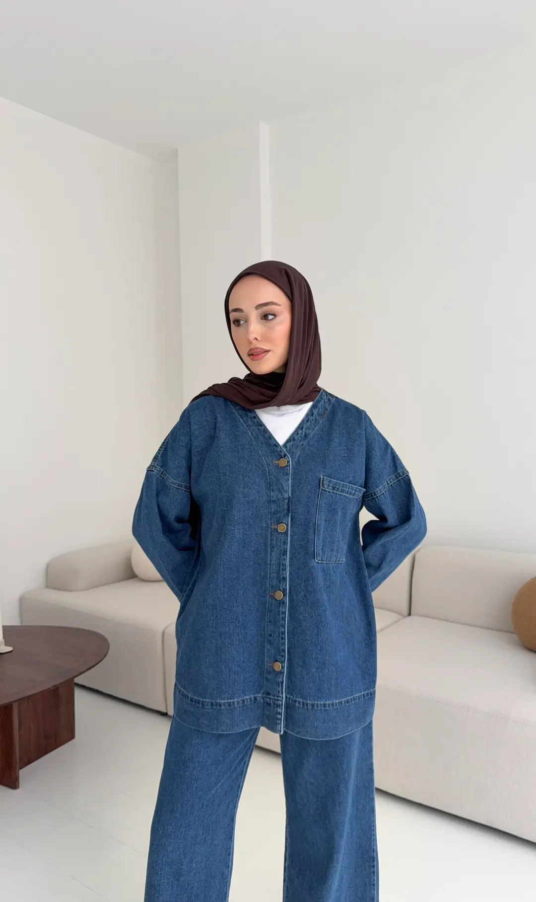 V Yaka Düğmeli Denim Takım - Görsel 10