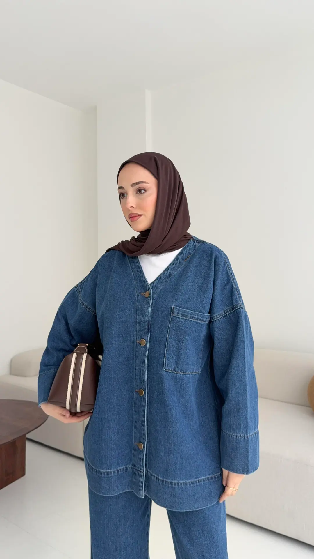 V Yaka Düğmeli Denim Takım - Görsel 7