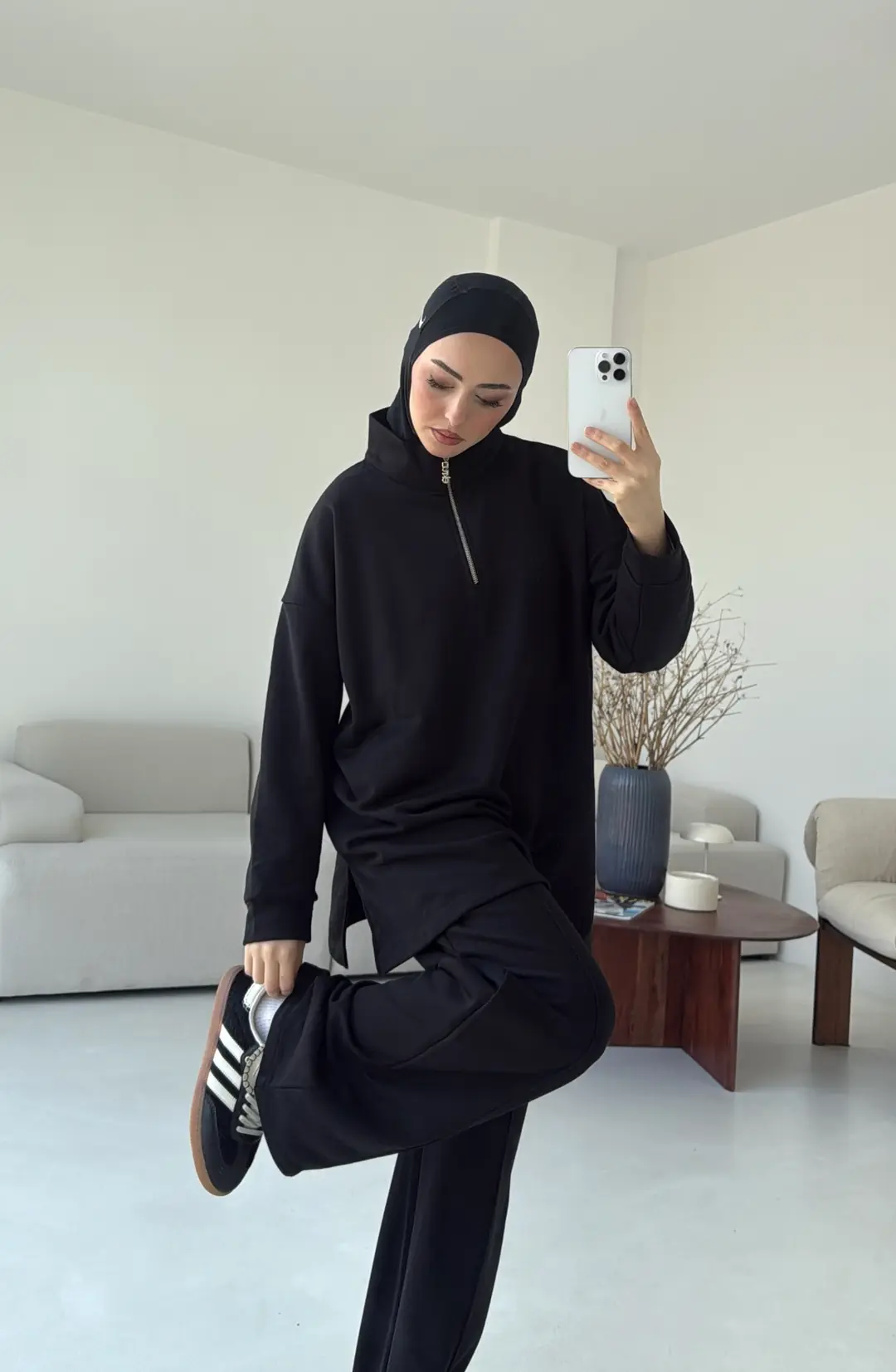 Yüksek Yaka Fermuarlı Takım Siyah - Görsel 3