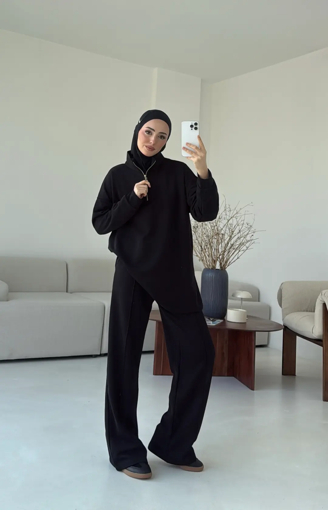 Yüksek Yaka Fermuarlı Takım Siyah - Görsel 4